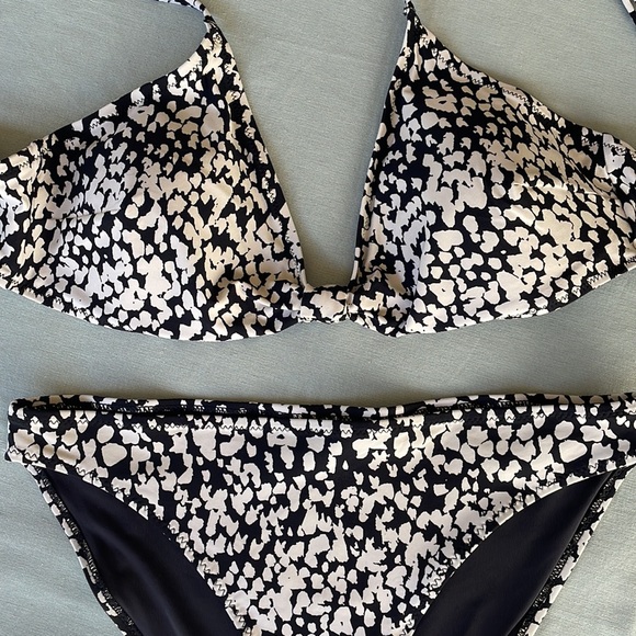 Black and White Bikini Set. - Picture 12 of 13